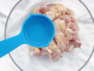 3、家庭辣子鸡块,一小勺白酒