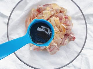 5、家庭辣子鸡块,一小勺蚝油