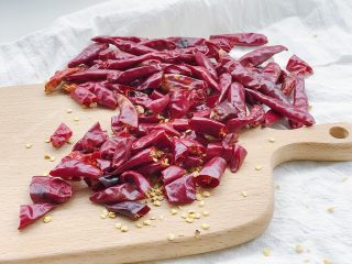 8、家庭辣子鸡块,辣椒剪成小段