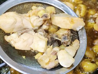 18、家庭辣子鸡块,捞出沥干油份备用