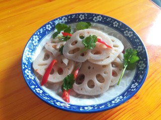 13、请客最hold住场面的凉菜，凉拌莲藕,成品图。