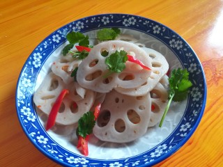 14、请客最hold住场面的凉菜，凉拌莲藕,成品图。