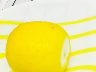 6、柠檬膏????,两头切掉。