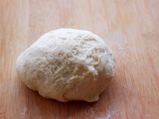 12、补血宜气的芹菜牛肉包,醒发好的面团组织是呈蜂窝状的。