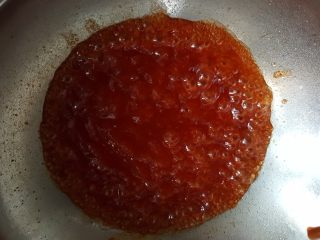 2、糖醋牛肉里脊,注意这里水淀粉不要放得太多，调到大概像芝麻糊的程度就可以了。