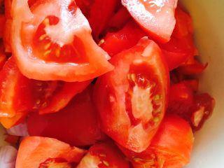 7、番茄牛肉,番茄切滚刀块