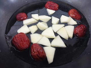 9、苹果红枣水,再放苹果