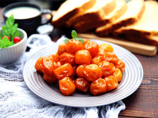 10、糖渍金桔,做好后密封冷藏可保存2周左右。