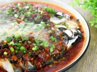 6、这道剁椒鱼头，居然藏了那么多好吃的秘招！,撒上葱花