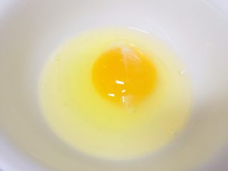 2、家庭版·炒方便面,一个鸡蛋