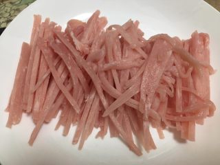2、家庭版京酱肉丝,再切条