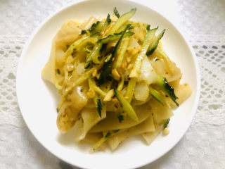 14、家庭凉皮,调拌均匀即可