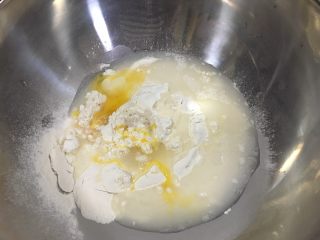 4、家庭版自制油条,加入水