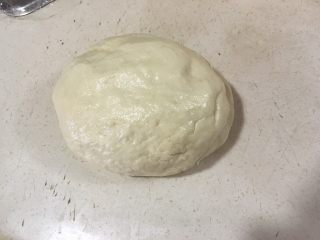 8、家庭版自制油条,包上保鲜膜放入冰箱冷藏一夜