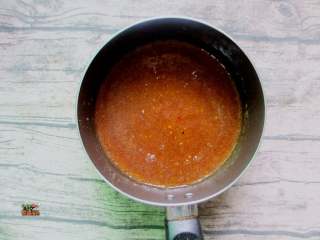 9、延吉小吃——沾串,小火搅拌均匀