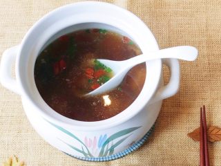 15、松茸花菇枸杞排骨汤,特别鲜美……