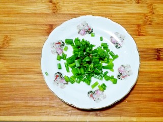 9、披红戴绿的蒜香红辣椒蒸黄鱼,葱花一部分