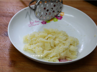 3、如意幸福卷,取出压成泥