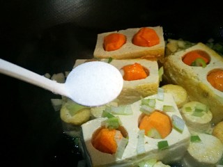 9、家宴创意菜谱～白玉金珠,加入少许盐