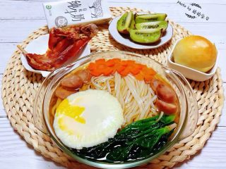 15、#冬日暖心菜#菠菜鸡蛋面,一顿满满正能量的爱意早餐开启美好的一天