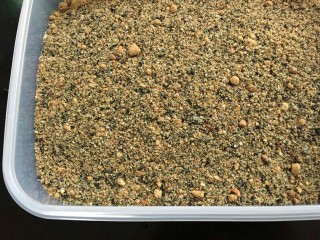 2、糯米青团/清明粿,芝麻花生炒香用料理机打粉加红糖粉搅拌均匀即可