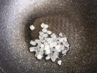 7、(Chinese Burger King)肉夹馍,锅里放油 放冰糖