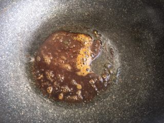 8、(Chinese Burger King)肉夹馍,小火加热 炒成茶色