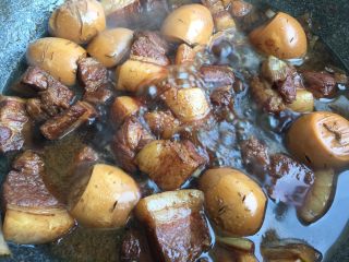 20、(Chinese Burger King)肉夹馍,大火煮开 转小火炖一个小时到一个半小时 完全看你切的肉大小。