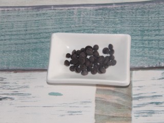 3、棉花糖巧克力热奶,黑巧克力豆20g