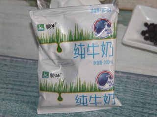 4、棉花糖巧克力热奶,纯牛奶200ml