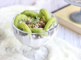 14、奇亚籽水果燕麦杯,成品图