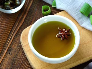 4、变废为宝——葱料油,可以拌面、烙葱油饼等