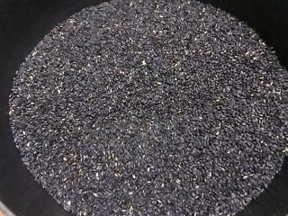 8、补血养颜之玫瑰阿胶糕,黑芝麻炒香