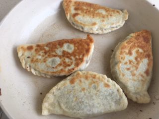 36、韭菜盒子,及时翻面 勤翻翻 别糊了