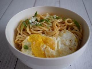 14、葱油小面,即可食用。