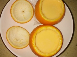 7、橙汁蛋羹,过滤放好，盖盖了蒸熟