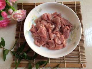 5、橄榄瘦肉汤,瘦肉切片