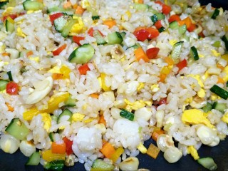 12、什锦炒饭,出锅。