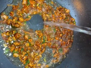 6、家庭版炸酱面,加清水