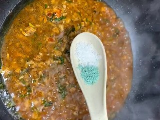 7、家庭版炸酱面,放白糖，鸡精