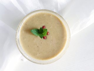 12、宝宝辅食：芝麻酱,打磨好的芝麻酱很香还会有花生的味道  虽然不会有市面上买的来的香醇浓郁但贵在我们自己做的健康 安全