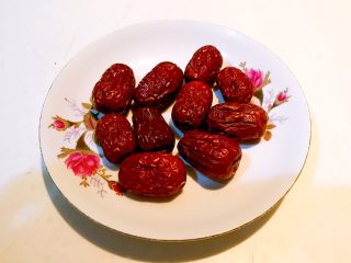 5、莲子八宝粥,红枣