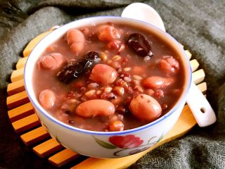 14、莲子八宝粥,香甜软糯的八宝粥在北方寒冷的早晨吃上一碗暖胃暖心~