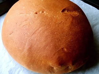 10、奶酪餐包,面包出来会有点硬，冷却后放入袋子封口就会慢慢变软