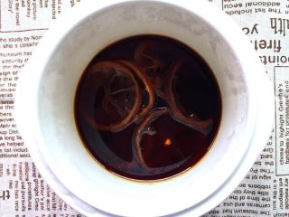 8、冰糖炖柠檬,打开盖子，一股浓浓的香气扑鼻而来！