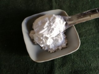 4、酥嫩牛肉丸,淀粉两勺，