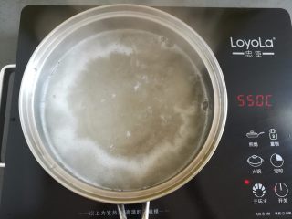 7、水果果冻（白凉粉版）,继续大火煮开凉粉2分钟