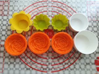 9、水果果冻（白凉粉版）,把做果冻用到的模具洗干净滤干水份