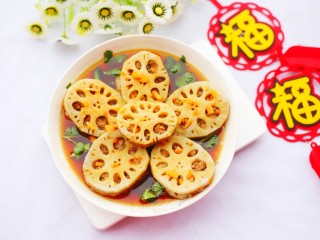 10、健脾清肺的蒸藕盒,出锅在耦盒上淋上生抽即可开吃啦。