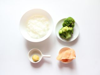 1、三色亲子丼稀饭（适合11个月龄以上的宝宝）,准备所有食材